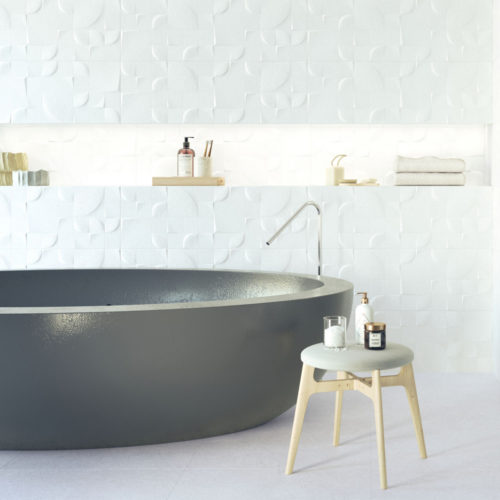azulejo blanco imitacion cemento en baño KONE KEPLER GLACIAR 30X90 MATE