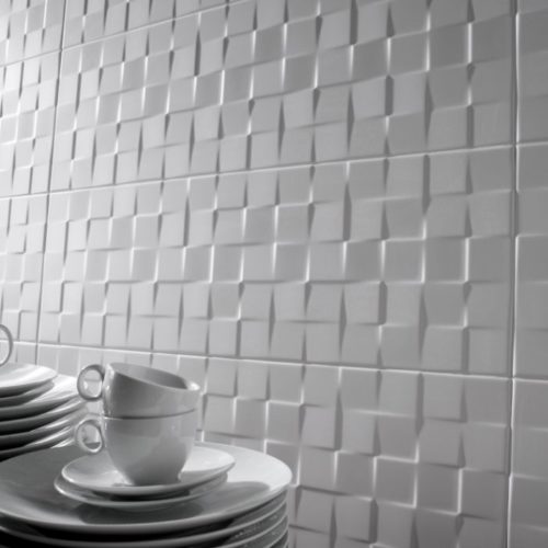 Azulejo blanco con relieve acabado mate para paredes interiores de cocinas y baños _Sun Relieve Cubic 25x75